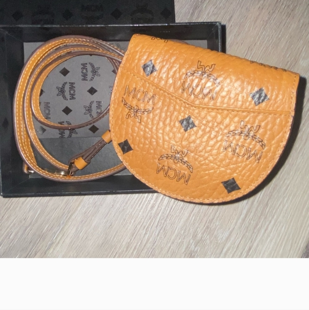 Crossbody Wallet - Picture 4 of 11